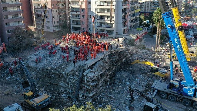 Rëndohet bilanci nga tërmeti në Izmir, shkon në 64 numri i viktimave
