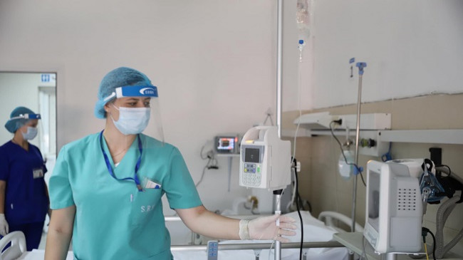 Sot 495 raste të reja dhe 8 humbje jete nga koronavirusi në Shqipëri