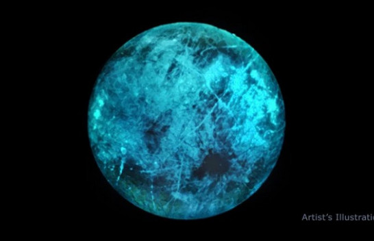 Hëna e akullt e Jupiterit, Europa shkëlqen në errësirë