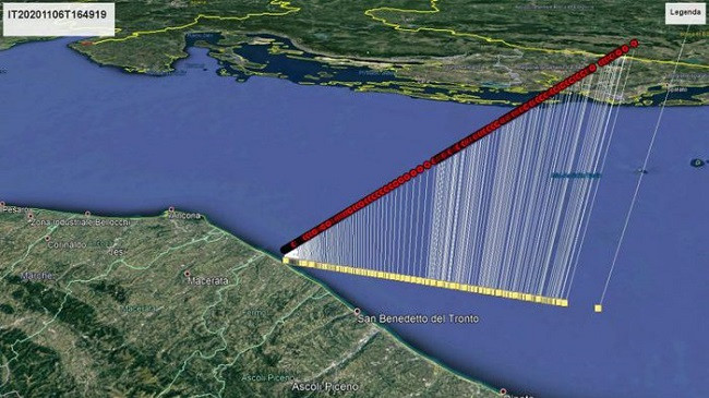 Një fragment komete shpërtheu në bregdetin e Adriatikut