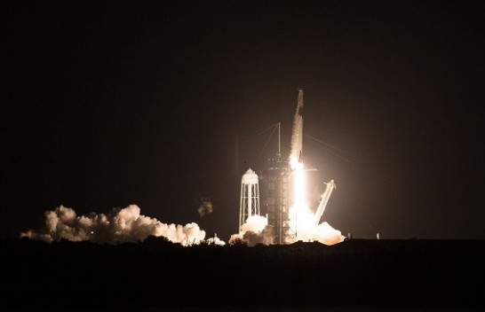 SpaceX nis me sukses astronautët në hapësirë