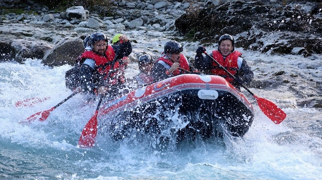 Raftingu në Vjosë, sport i rëndësishëm dhe destinacion i pashmangshëm turistik