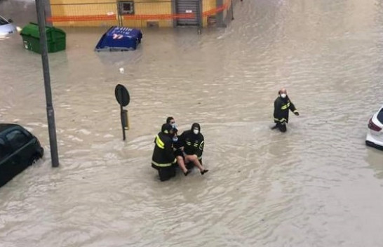 Përmbytje apokaliptike në Crotone të Italisë [Foto+Video]