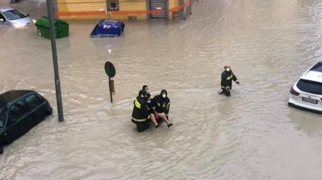 Përmbytje apokaliptike në Crotone të Italisë [Foto+Video]