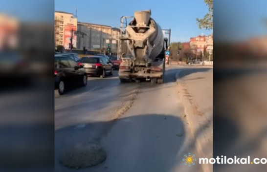 Skandaloze, betonjerka rrezikon veturat dhe ndot ambientin në Prishtinë [Video]