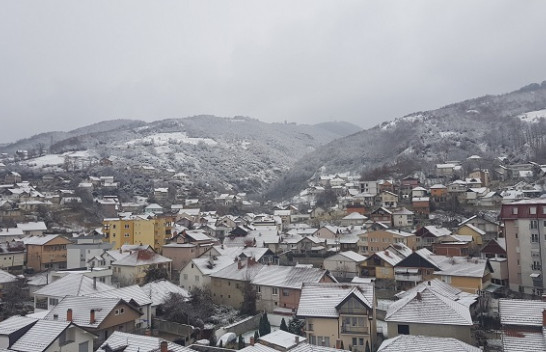 Troket dimri, nisin reshjet e para të borës në Kosovë dhe Shqipëri
