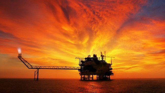 OPEC+ pajtohet të rris prodhimin ditor të naftës me 500 mijë fuçi nga janari