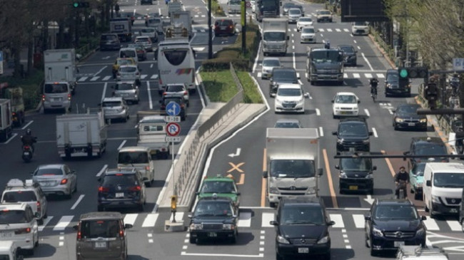 Japonia pritet të ndalojë shitjen e veturave me naftë dhe benzinë
