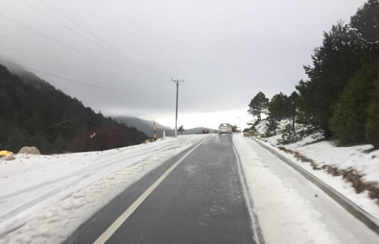 Reshje bore në Llogara, vështirësi në qarkullimin e automjeteve [Foto]