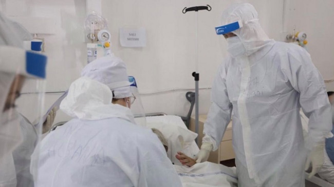 Vijojnë të rriten rastet ditore, 753 raste të reja dhe 14 humbje jete me koronavirus në Shqipëri