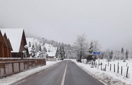 Moti sot dhe fundjavë në Shqipëri, me vranësira e reshje shiu, borë në viset malore