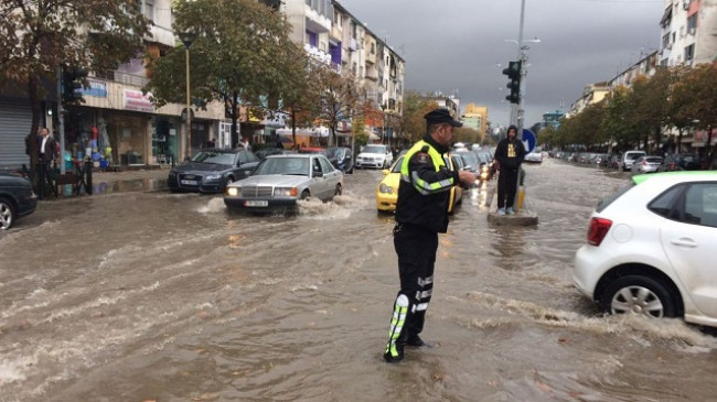 ISHP apelon qytetarët: Kujdes kur të udhëtoni me vetura për shkak të kushteve atmosferike