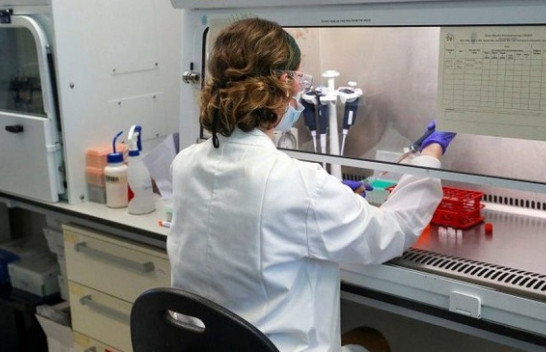 Vaksina kundër koronavirusit e Oxford-AstraZeneca aprovohet për përdorim në Britaninë e Madhe