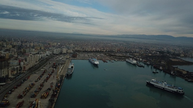 Moti i ligë pezullon lundrimin në Durrës e Vlorë, probleme edhe në Shkodër