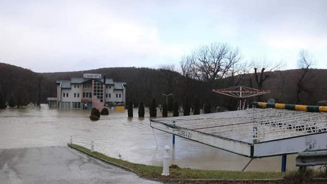 Vërshime në disa fshatra të Klinës
