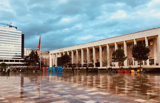 Mbani çadrat me vete: Kjo javë do të jetë me shi në Shqipëri