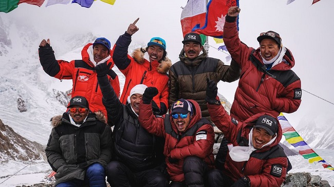 Alpinistët nga Nepali thyejnë rekord, ngjitën në majën e malit të dytë më të lartë në botë gjatë dimrit