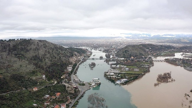 Fundjavë me shi dhe borë në Shqipëri