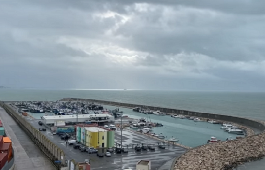 Moti i ligë godet Shqipërinë/ Në Vlorë peshkatarët nuk lejohen të lundrojnë, në Durrës kërkohet kujdes