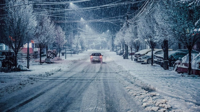 AMRKS bën thirrje për kujdes në trafik për shkak të borës dhe akullit në rrugët e Kosovës