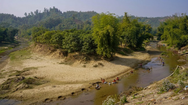Në fotografi: Ngrohja globale detyron fiset e Bangladeshit të migrojnë