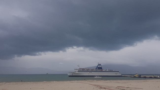 Vlorë, pezullohet lundrimi i anijeve të vogla si pasojë e motit të ligë