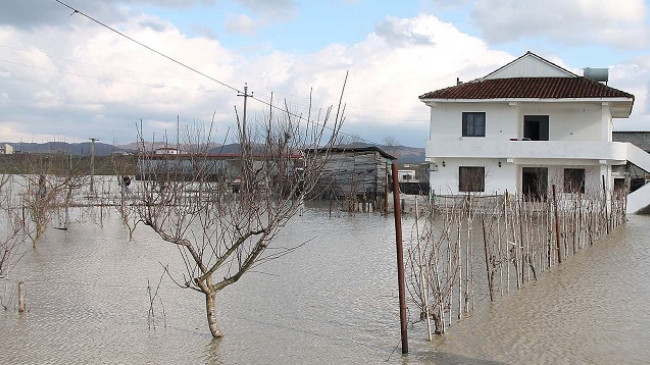 Instituti i Gjeoshkencës paralajmëron mundësinë për përmbytjet: Reshjet intensive dhe shkrirjet e borës do të fryjnë Drinin dhe Bunën