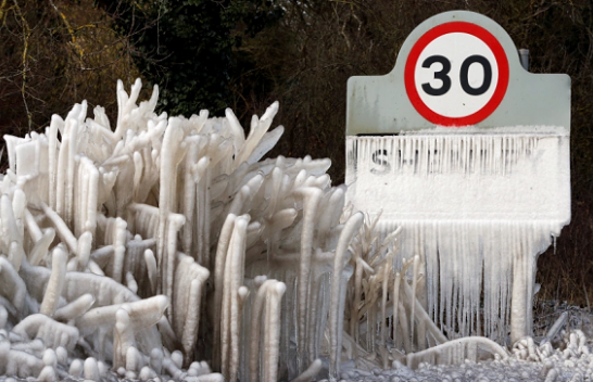 I ftohti polar godet Britaninë, shënohen temperaturat më të ulëta në 26 vitet e fundit