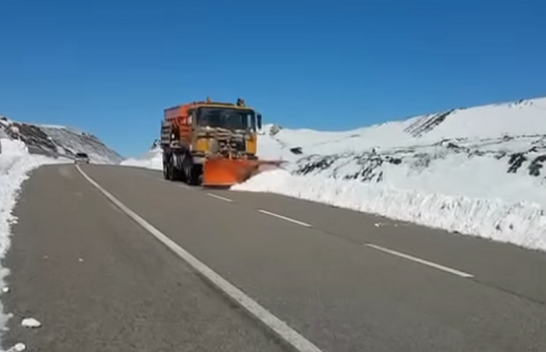 Pas reshjeve të dëborës/ ARRSH jep detaje për gjendjen e rrugëve, në cilat akse duhet të qarkullohet me zinxhirë