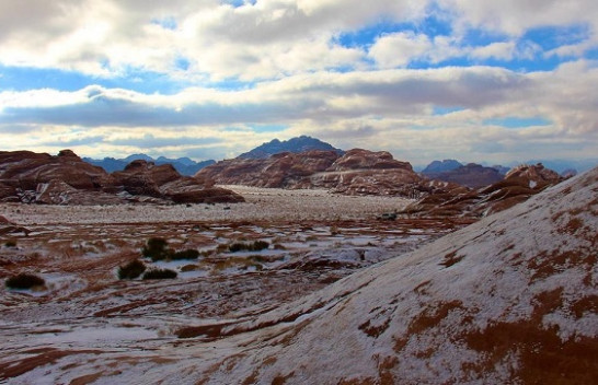Bora zbardhë sërish shkretëtirën e Arabisë Saudite [Foto]