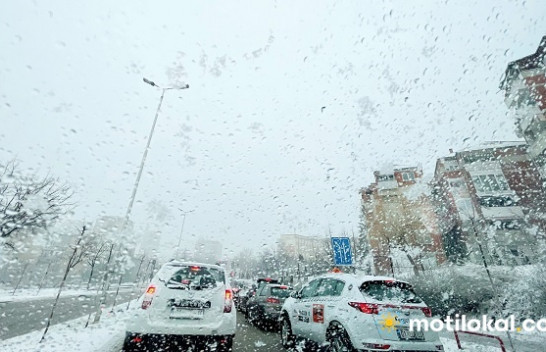 Kujtuat se iku dimri? Surprizat e motit nuk kanë ndalur, sot borë në Kosovë