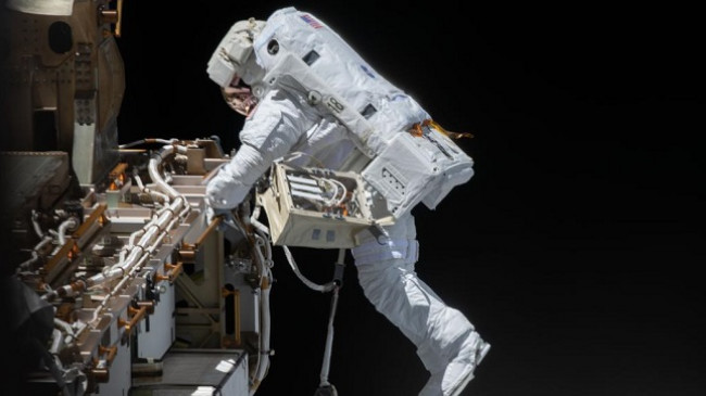 Spektakolare/ Astronautët dalin në hapësirë, evitojnë rrjedhjen e amoniakut toksik