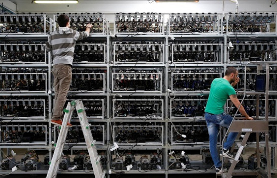 Bitcoin harxhon 10 herë më shumë energji elektrike sesa Google
