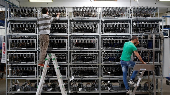 Bitcoin harxhon 10 herë më shumë energji elektrike sesa Google