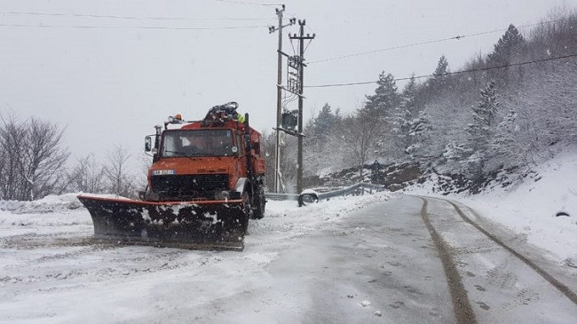 Rikthehen reshjet e borës në Korçë