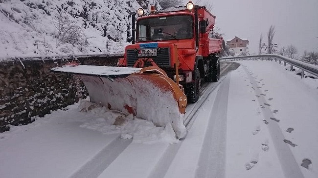 Veriu dhe Jugu i Shqipërisë përfshihen nga bora, kjo është gjendja e rrugëve që duhet të keni kujdes