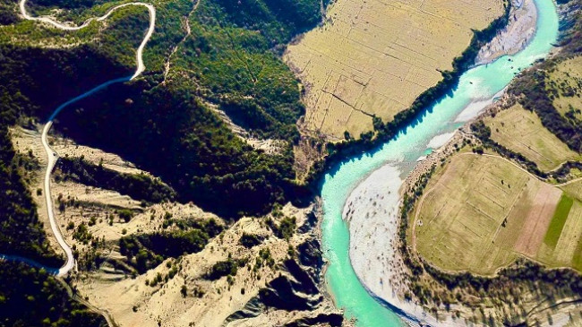 A munden digat e hidrocentraleve të shkatërrojnë lumin e fundit të egër të Evropës?