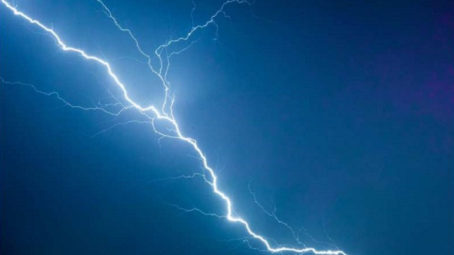 Goditjet e rrufesë do të dyfishohen në Arktik ndërsa klima po ngrohet
