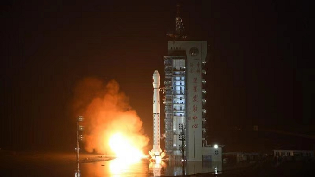 Kina lëshon satelit për studimin e hapësirës