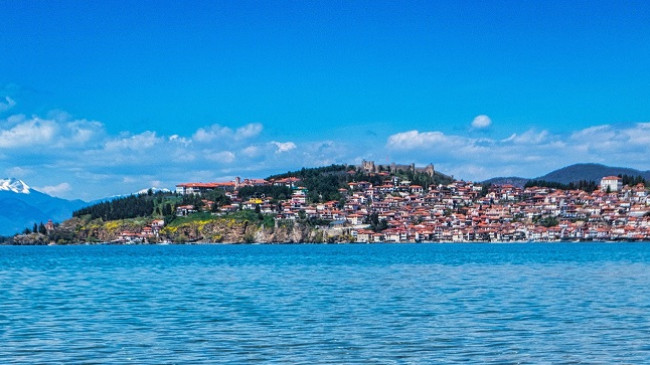 Diell dhe rritje temperaturash, njihuni me parashikimin e motit në Maqedoni