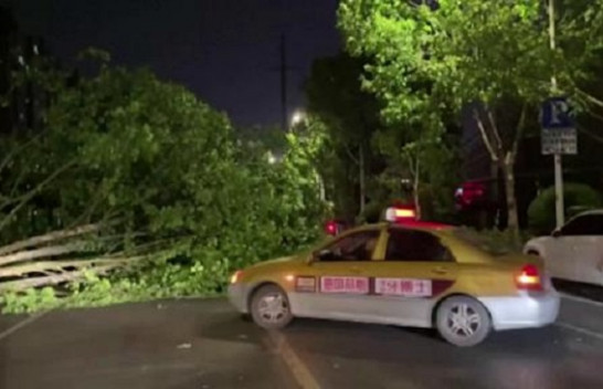 Kina goditet nga një stuhi e fuqishme