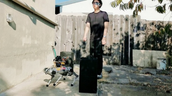 Një qen-robot udhëzues për të verbrit