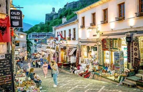 Gjirokastra, qyteti i gurtë plot me vizitorë këtë fundjavë [Foto]