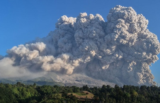 Indonezi, shpërthen vullkani Sinabung