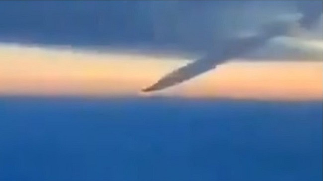 Kapet momenti kur raketa kineze bie mbi Oqeanin Indian [Video]