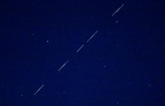 Astronomët raportojnë për një 'tren' satelitësh në qiell