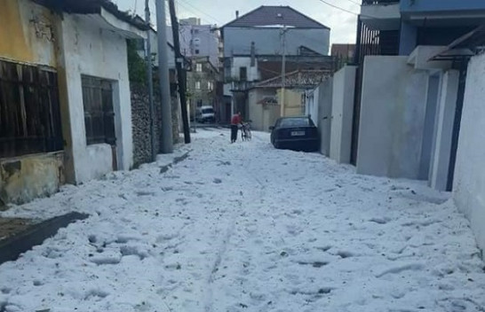 Stuhia e breshërit 'pushton' Shkodrën [Foto]