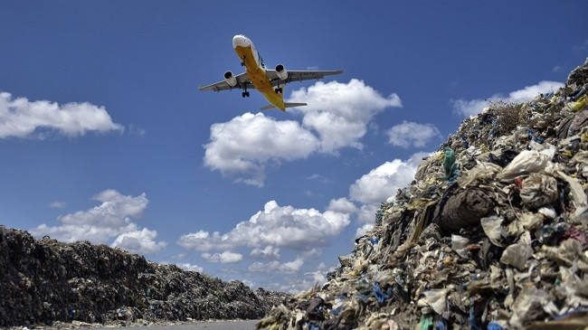 Shkencëtarët zbulojnë mënyrën për t'i kthyer mbetjet plastike në karburant avioni