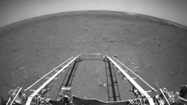 Roveri kinez dërgon imazhet e para pas uljes në Mars