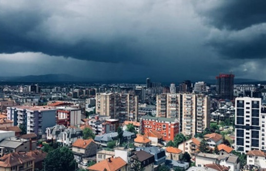 Java nis me mot të freskët, priten rrebeshe shiu dhe bubullima në Kosovë